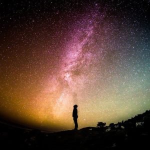 Una riflessione sulla psicosintesi e sul modo in cui gestiamo il tempo per imparare a non riempire ogni vuoto e lasciar fiorire la creatività dei bambini